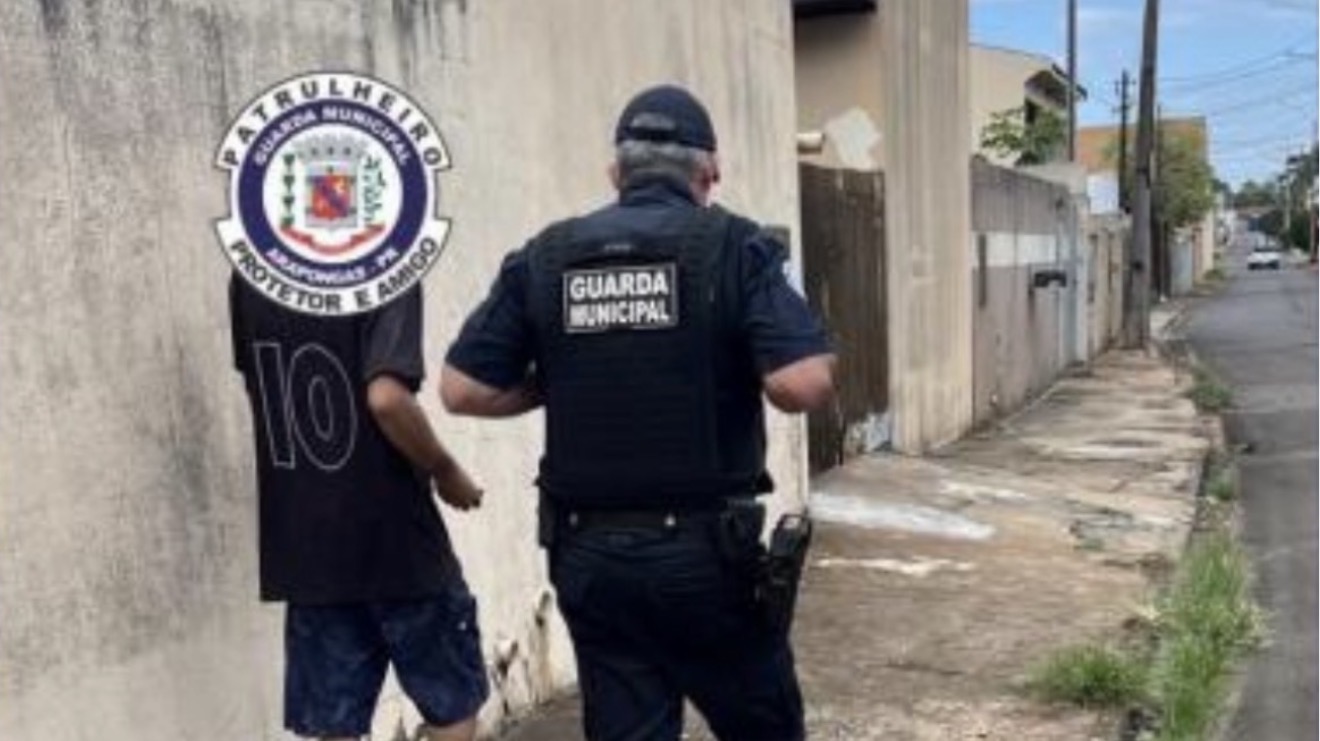Homem é preso após denúncia de maus-tratos e descoberta de mandado em aberto em Arapongas