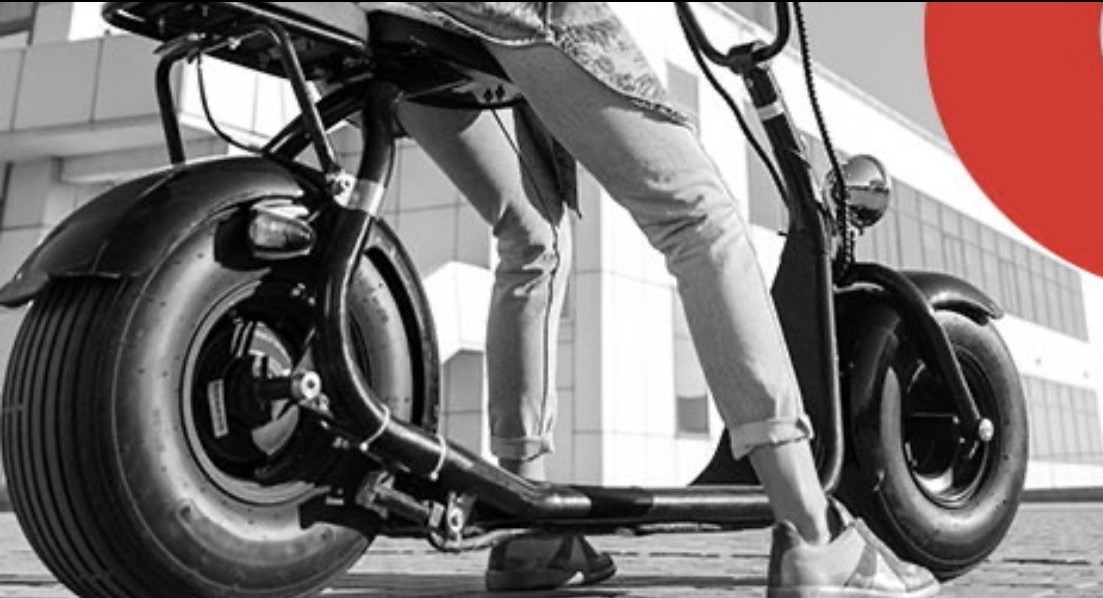 Acidente envolvendo moto elétrica deixa duas pessoas feridas em Arapongas