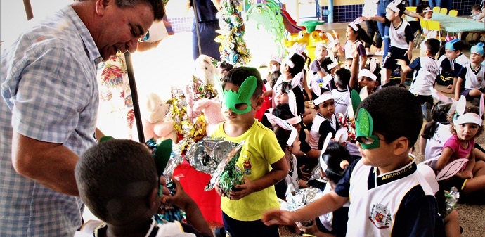 Prefeitura entrega 12.500 ovos de Páscoa para os alunos da Rede Municipal de Arapongas