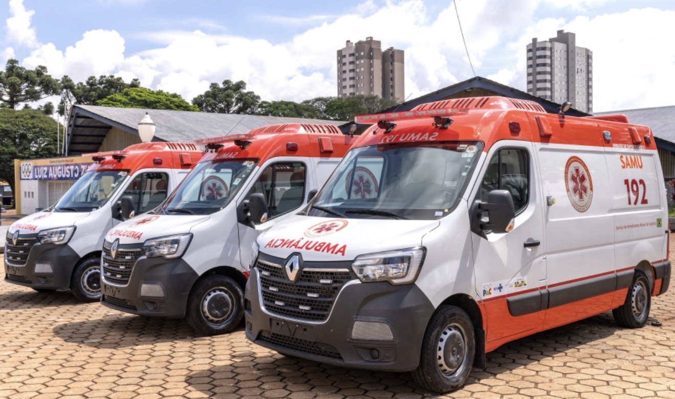 SAMU de Arapongas recebe mais três ambulâncias zero km