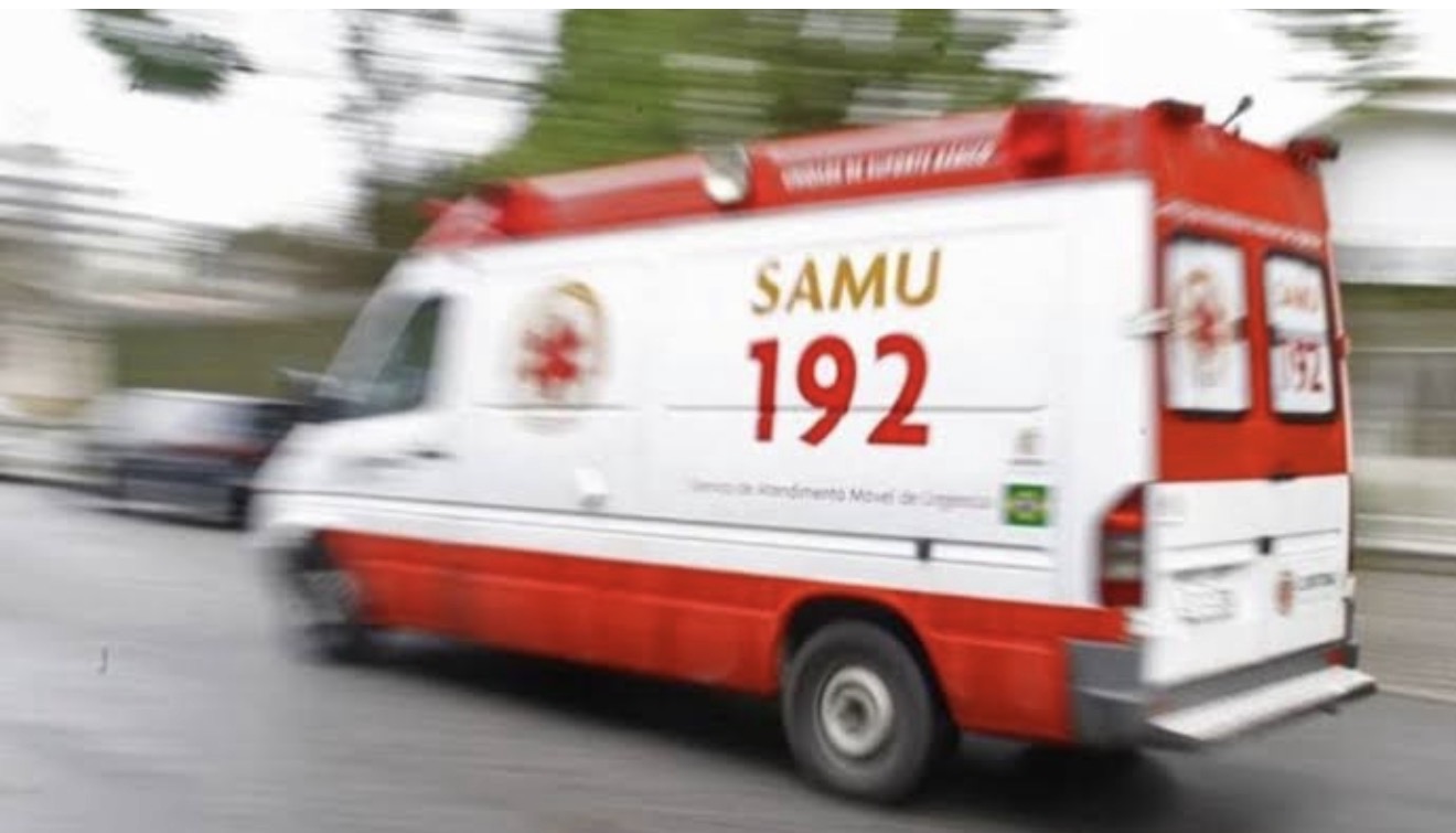 Mulher cai de altura de cinco metros após ser empurrada por pedreiro durante discussão