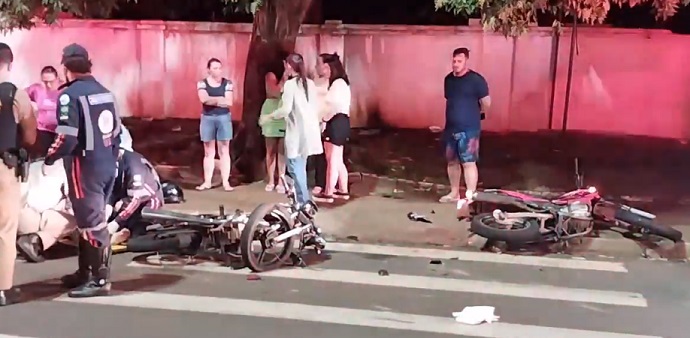Grave: Acidente entre motos deixa feridos e mobiliza várias ambulâncias em Arapongas