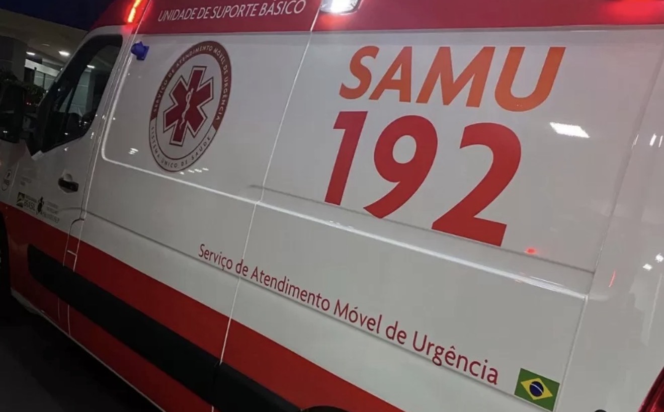 Jovens ficam feridas após moto colidir contra poste durante a madrugada em Arapongas
