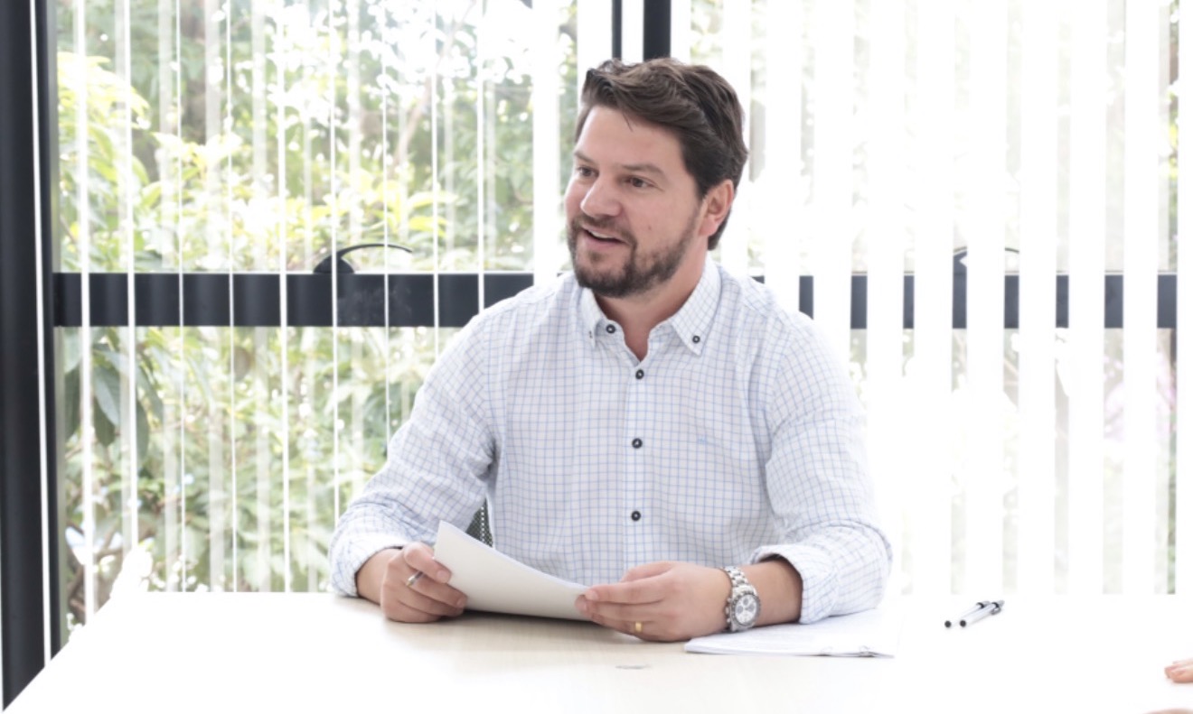 Prefeito sanciona lei para melhoria na carreira dos professores da rede municipal de Arapongas