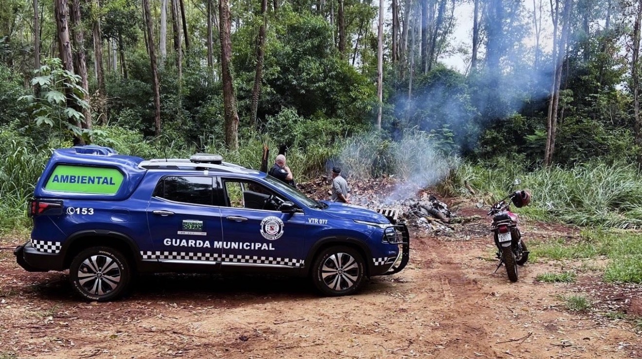 Responsável por descarte irregular e uso de fogo a céu aberto é multado em mais de R$ 7 mil em Arapongas