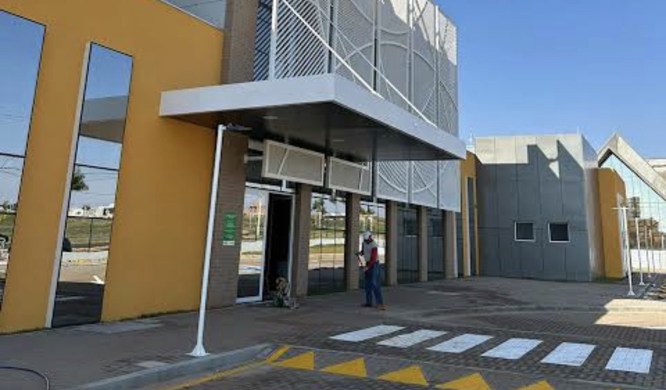     Morre adolescente de 17 anos que estava na garupa de moto que colidiu com poste, em Arapongas