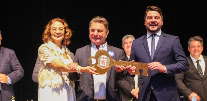 Rafael Cita e vereadores são empossados em Arapongas