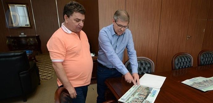 Prefeito de Arapongas conhece na Cohapar o projeto Condomínio do Idoso