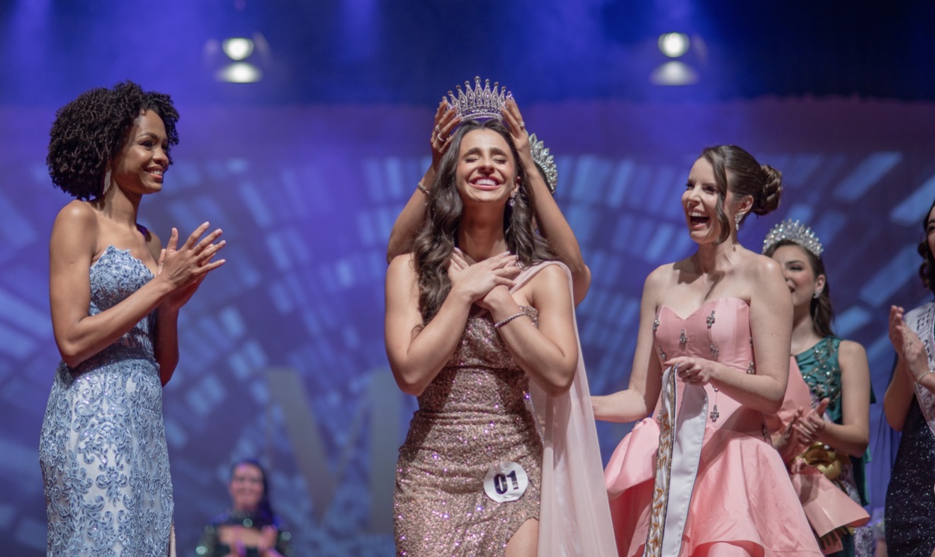 Alice Assis Garcia é coroada Miss Arapongas 2026