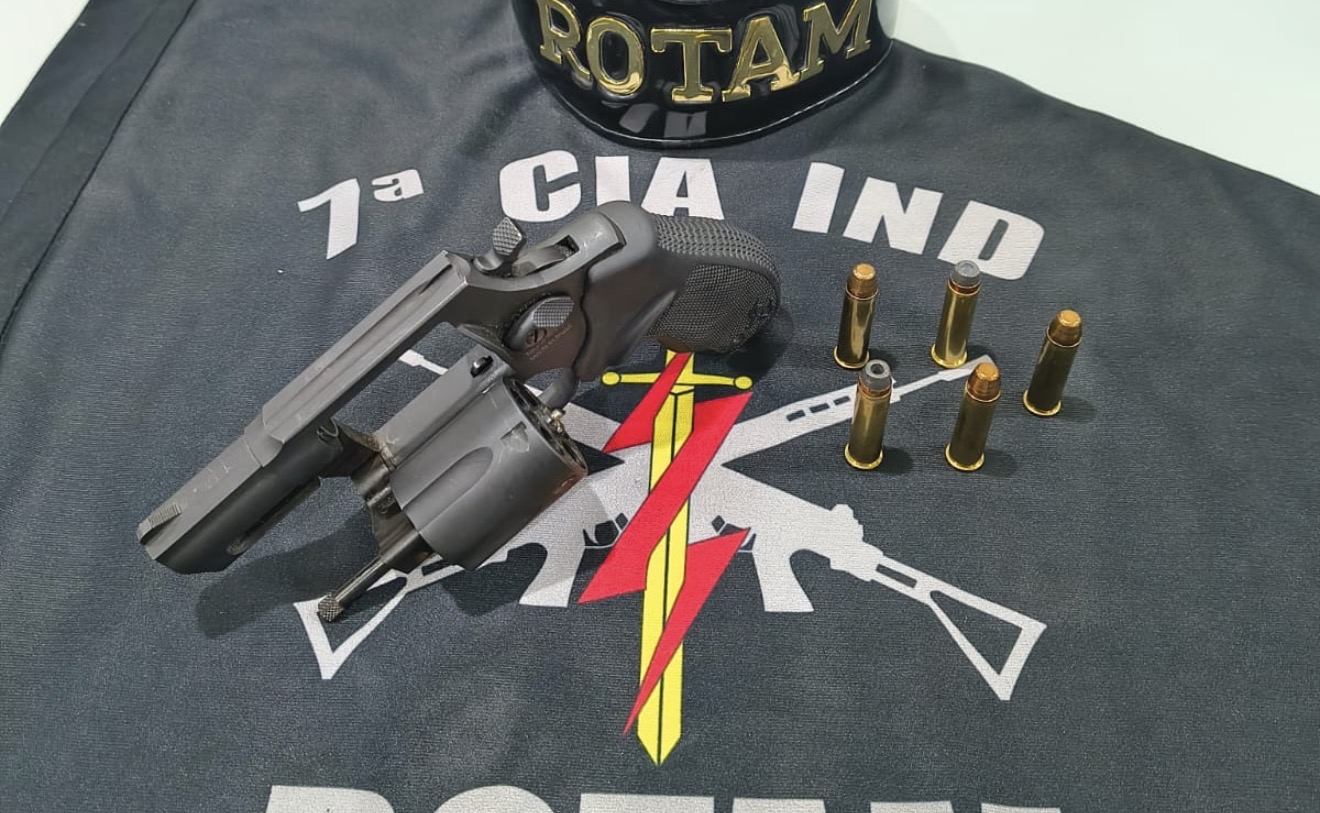 Homem é preso pela ROTAM com arma de uso restrito e sinais de embriaguez em Arapongas