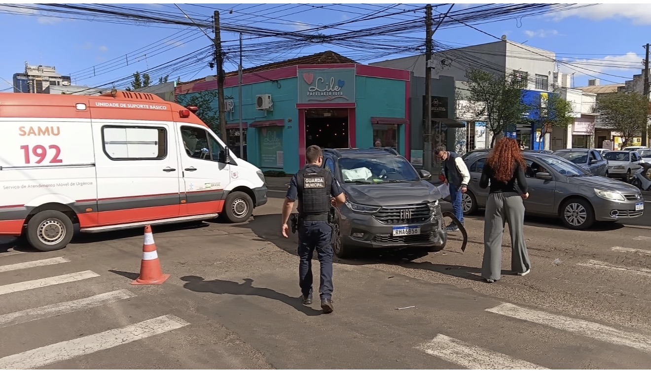 Idoso fica ferido após acidente no Centro de Arapongas