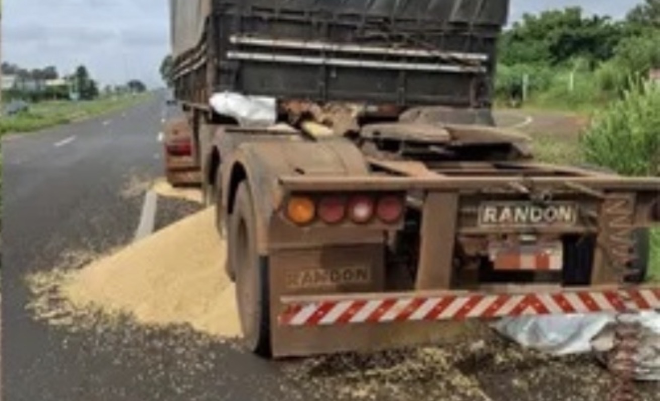 Motociclista fica ferido após colisão com caminhão na PR-218 entre Arapongas e Sabáudia