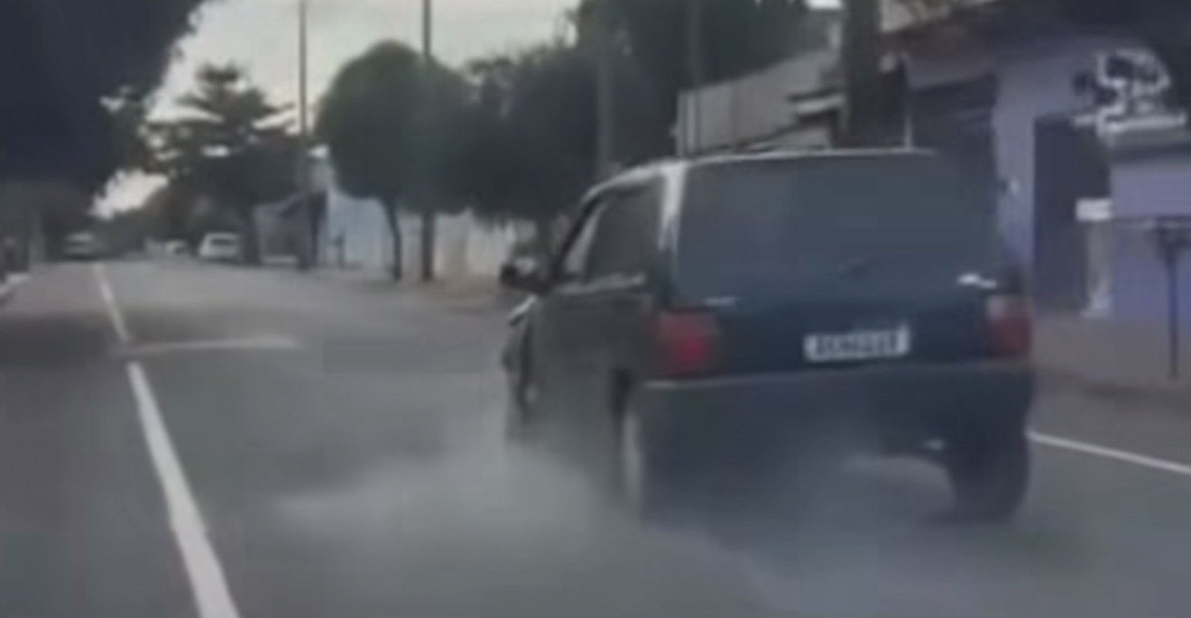 Motorista embriagado é preso após percorrer mais de seis quilômetros com Fiat uno com apenas três pneus em Arapongas