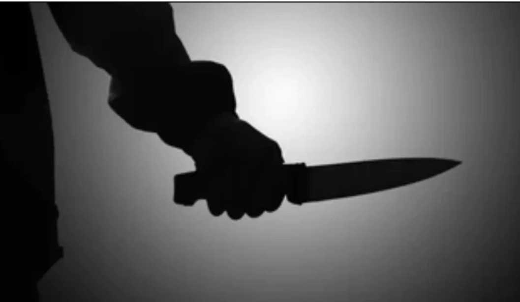 Mulher esfaqueia homem cinco vezes no pescoço durante confusão no Centro de Arapongas