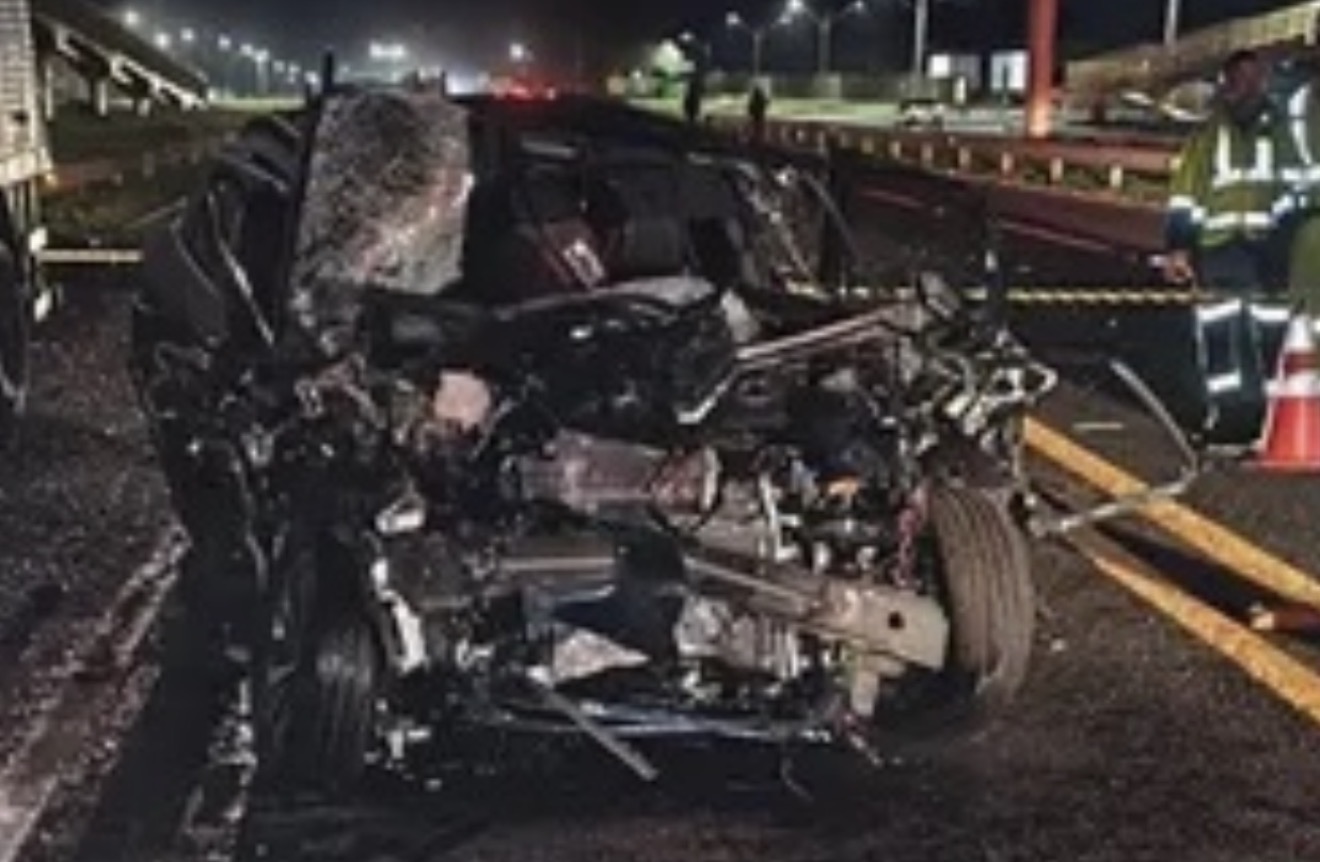 Mulher morre e filho de 13 anos fica ferido em grave acidente envolvendo dois caminhões na PR-444, em Arapongas