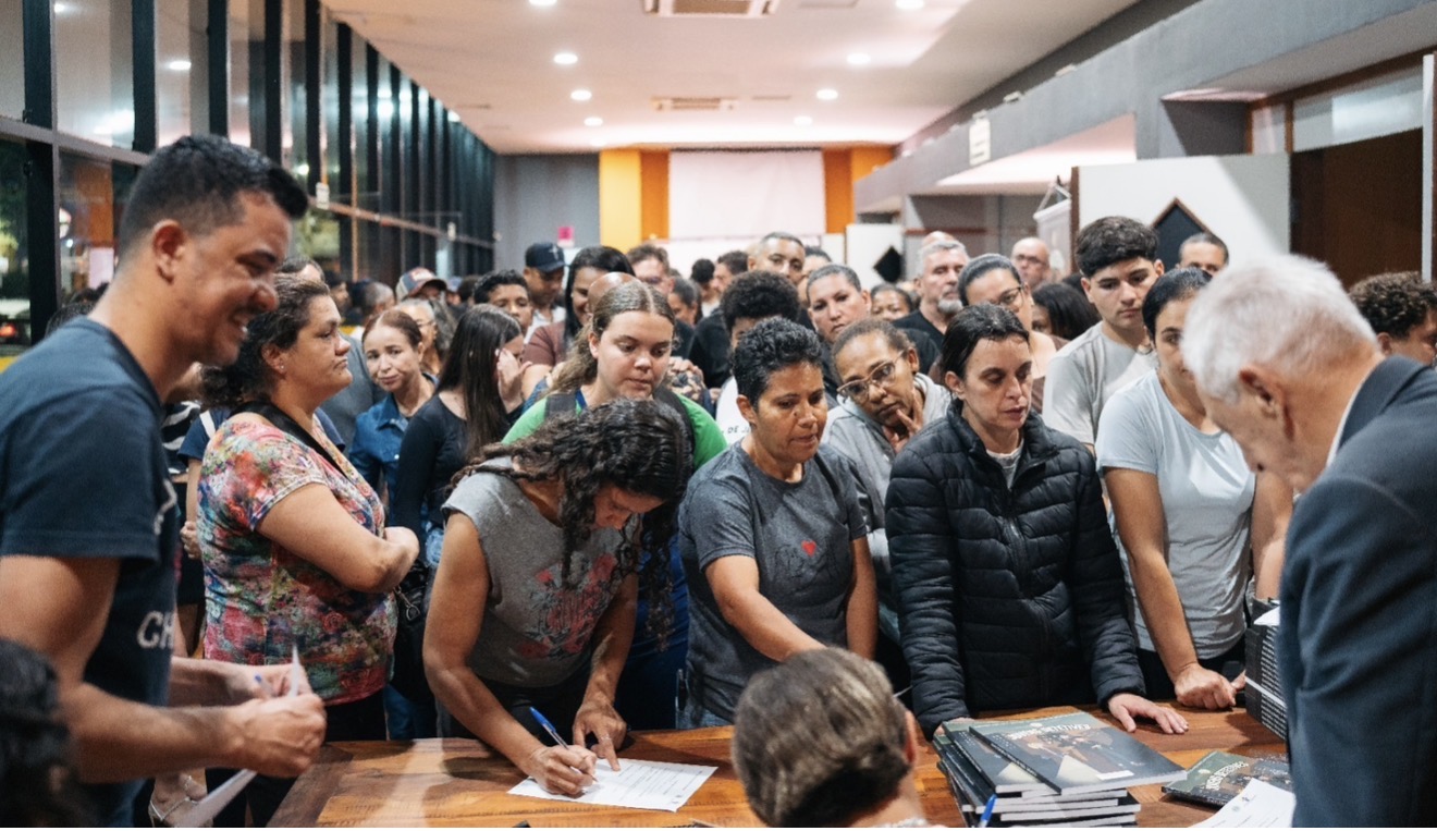 Projeto Crescer lança segundo volume de “Jovens Detetives” em noite de arte e celebração
