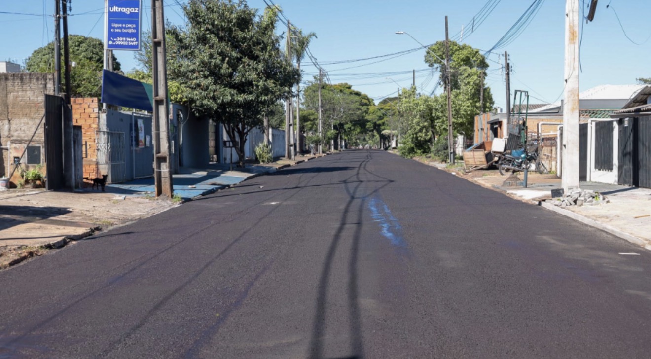 Rua Japim, no Jardim Bandeirantes, passa por recuperação asfáltica com micropavimento