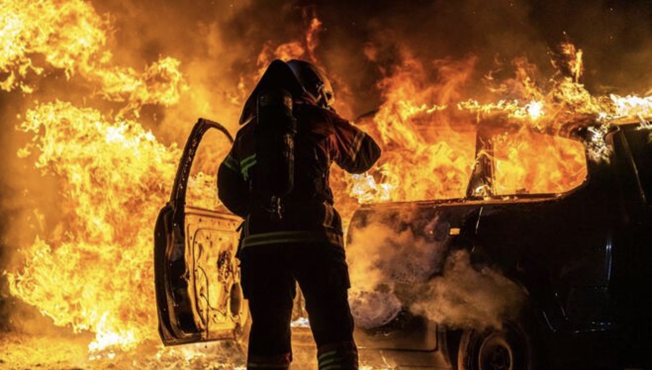 Três carros são encontrados incendiados na zona rural de Arapongas